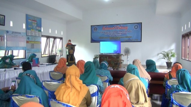 "Sri lestari Sulkarnain saat memberikan sambutan.