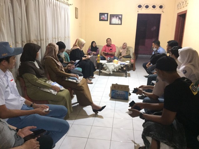 "Pengurus OSIS dan Pengurus IKA SMANSA Kendari silaturahmi dan siap sukseskan pelantikan pengurus 5 November. foto Istimewa