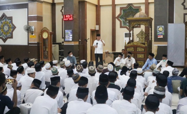 "Mayjen TNI (PURN) Andi Sumangerukka saat Sambutan di hadapan santri Pondok Tahfiz Quran Baiturrahim