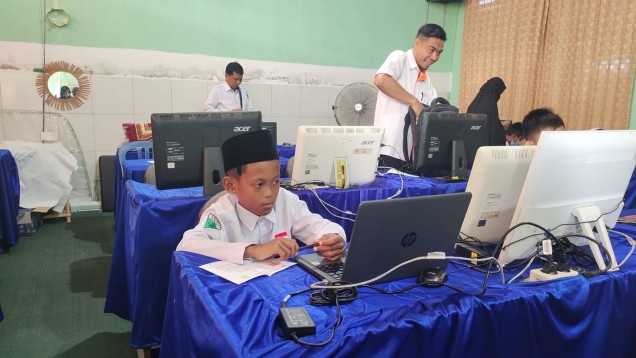 "Siswa MIN 1 Kendari saat mengikuti Kompetisi Sains Madrasah yang dilaksanakan di MTs Negeri 1 Kendari. Foto: Istimewa