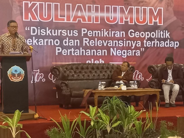 "Sekjen DPP PDIP, Dr Ir Hasto Kristiyanto MM, saat memberikan kuliah umum di USN, Kolaka. Foto: Istimewa