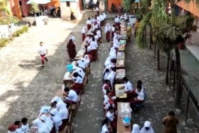 "Market Day di halaman SD Negeri 1 Kendari. Foto: Istimewa