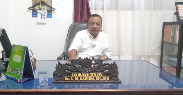 "Ketua BPRS Sultra, DR LM Bariun.