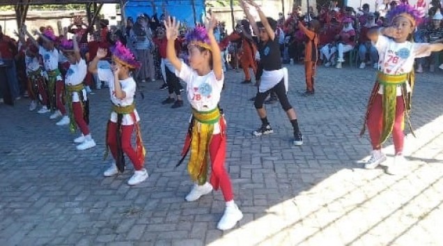 "Peserta lomba senam Poco-poco yang diselenggarakan PT Anindya Wiraputra Konsult semangat bertanding untuk menang. Foto: Istimewa