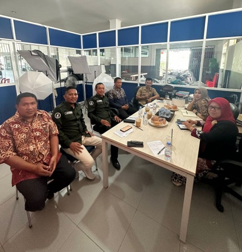 Perumda Pasar Kota Kendari dan Kepala Pasar Lapulu menggelar pertemuan dengan UD Maju Motor, membahas rencana pelaksanaan pasar murah Bulan Oktober ini. Foto: Istimewa