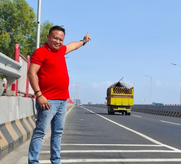 "Adi Yusuf Tamburaka, MH,. Istimewa